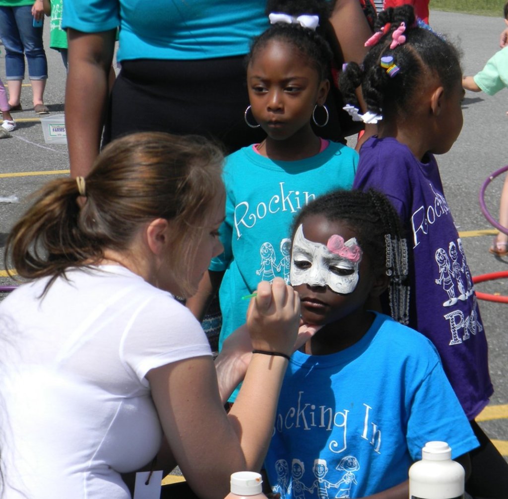 Swainsboro High School Volunteers At Pre-K Fun Day - Georgia FBLA